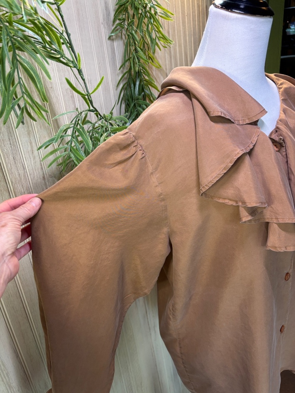 100% Silk Elegant Brown Ruffle Blouse, Best American Clothing Co., EUC, Medium - Picture 4 of 15